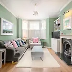 Pbc Perfect Family Home For Visiting Wimbledon