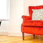 Beautiful 2-Bed Apartment In London