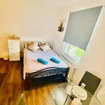 One Bed Studio Flat In Central London