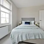 Fabulous Three Bedroom Flat Near Marylebone By Underthedoormat