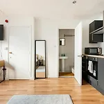 Modern Studio Apartment In Shoreditch