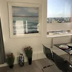 Stylish And Modern Apartment By Hyde Park
