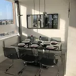 Stylish And Modern Apartment By Hyde Park