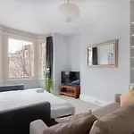 1 Bed Clapham Junction Apartment