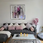 3 Bedroom Apartment In Central London Sleep 10 Hy2
