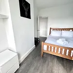 Modern 2 Bed Flat Close To Shoreditch / Free Wi-Fi