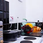 Inviting 1-Bed Apartment In London Near Hotsput