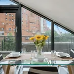 Modern 1 Bedroom City Penthouse Apartment