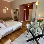 Studio For 3 Near Regents Park N5