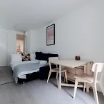 Bright & Charming Hampstead Garden Studio