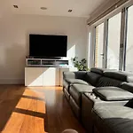 3 Bed/3.5 Bath Gated Mews House W/ Private Garden