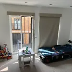 3 Bed/3.5 Bath Gated Mews House W/ Private Garden