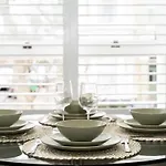 Stylish 2 Bedroom Hammersmith Apartment