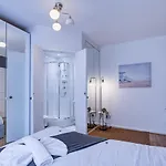 Beautiful 4-Bedroom 5-Bath House In Central London