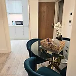 C2, Spacious 2 Bedroom Flat In Wembley