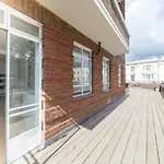 Sleek & Stylish 1Bd Flat W Balcony - Kings Road