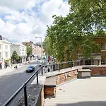 Sleek & Stylish 1Bd Flat W Balcony - Kings Road