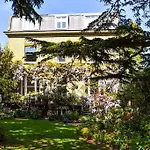 Spacious 2 Bed Garden Flat By The Thames+Parking