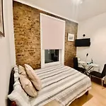 One Bed Studio Apartment In Central London