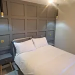 Collier\'S Wood En-Suite Apartments