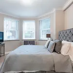 Hampstead Garden Flat-Hosted By Sweetstay