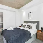 Luxury Apt 3Min Walk To London Excel,City Hall, O2