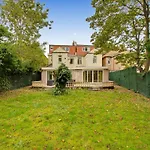 Noel Oasis : London Retreat