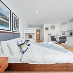1 Bedroom Flat Piccadilly Sleep 7 In London Vr10