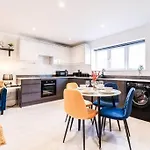 Rare 1 Bed Flat Close To Station - 10Mins To Central London