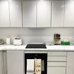 Lovely 1 Bed Apartment, 15Mins From Central London