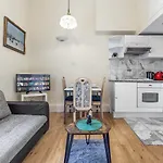 Apartment In Baker Street