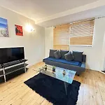 Chelsea Warm Budget Studio Flat On Cromwell Road