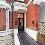 Spacious 1 Bedroom Flat
