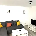 Stylish Apartment At Carlton Grove