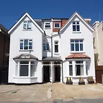 Splendid 2 Bed Flat With Private Terrace In Wimbledon - 2 The Queens