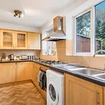 Boutique Shepherds Bush Abode- Garden- Sleeps 12