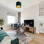 Stunning & Stylish 2 Bed Flat In West London