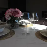 Spacious 2Br Apartment With Terrance