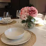 Spacious 2Br Apartment With Terrance