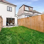 West London Garden Luxury Apartment Near Elizabeth Line