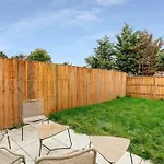 West London Garden Luxury Apartment Near Elizabeth Line