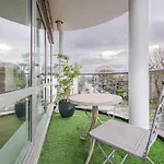 Stylish 2 Bedroom Apartment With Ac In Chiswick London