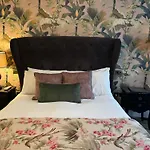 The Clerk & Well Pub And Rooms