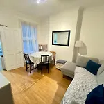 4 Bedroom House In Turnpike Lane/Wood Green