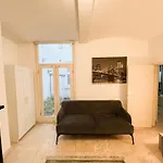 Apartment Moments From Hyde Park