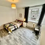 Aldgate East Rooms R1