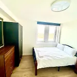 Comfy Two Bedroom Apartment Edgeware Road In Central London