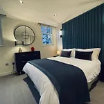 Chic Mews House In South Kensington
