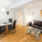 1Bd Modern City Oasis: Near London Attractions