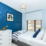 Modern 2Br Wpatio & Free Parking, Canning Town
